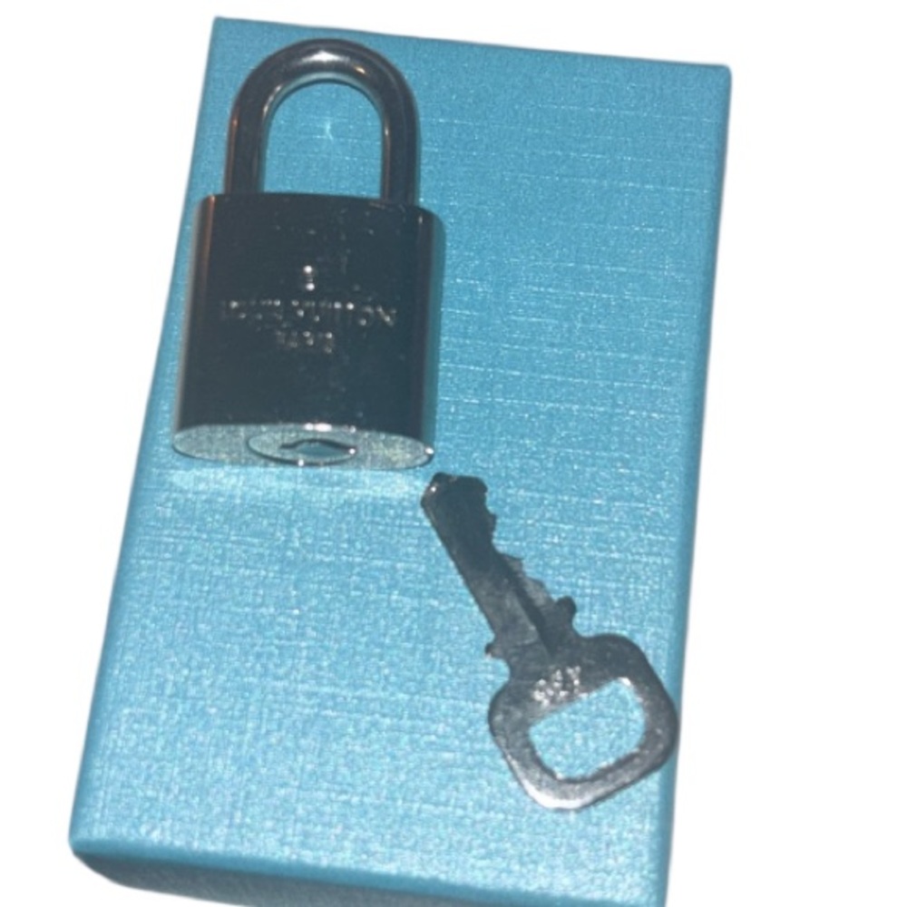 #436 Louis Vuitton Shiny Silver Lock and Key Set